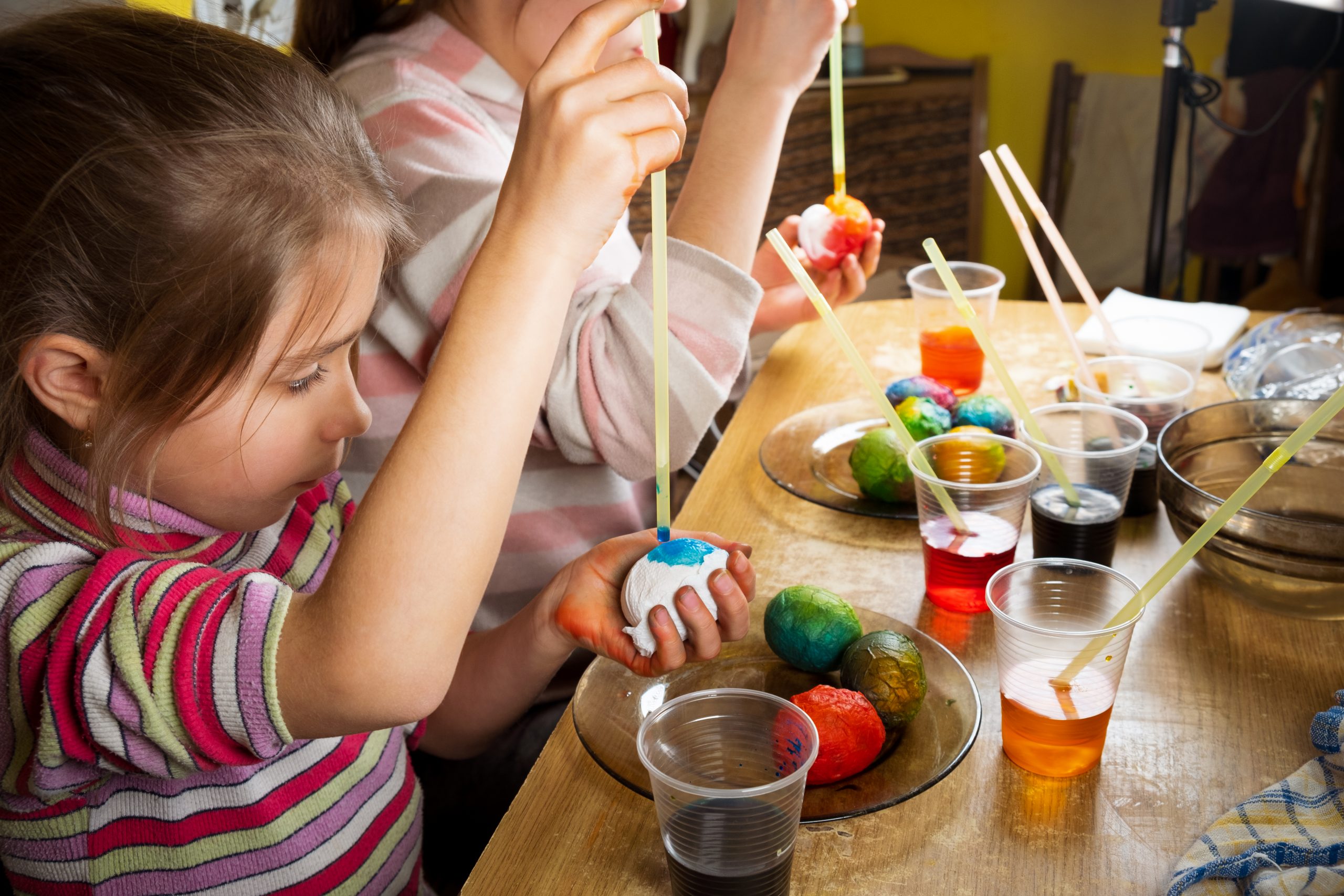 In der Eierfärberei zu Ostern